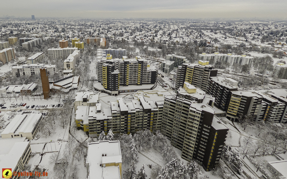 04.12.2021 - Karl-Marx-Ring und Marx-Zentrum in Neuperlach